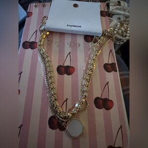 Express necklace